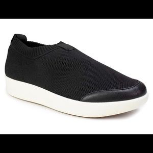 NWT Cliffs by white mountain sneaker shoes